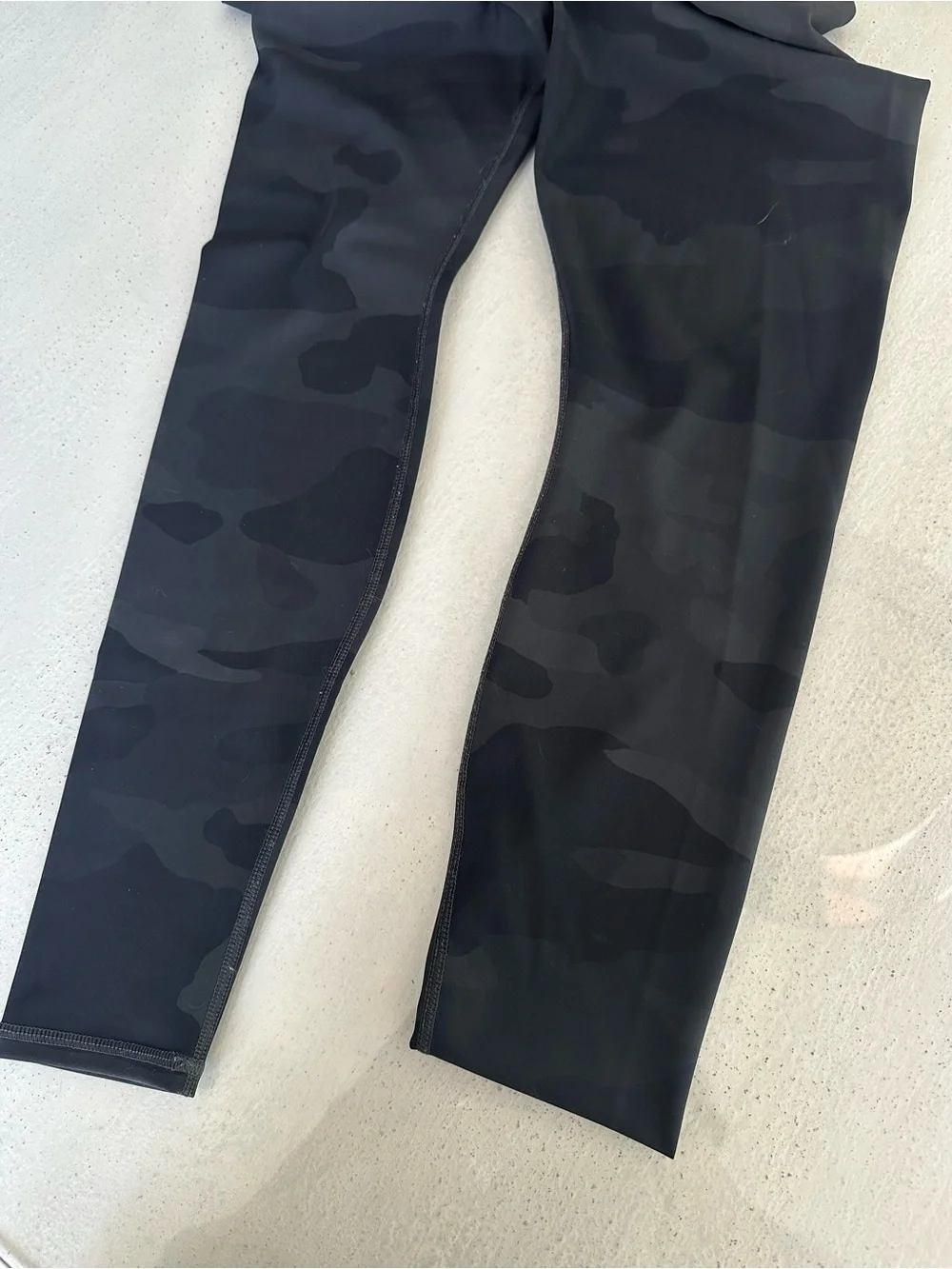 ALO Yoga High-Waist Camo Vapor Leggings — Black